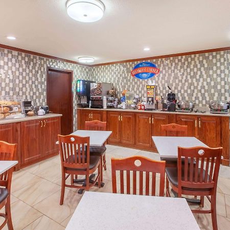 Baymont By Wyndham Grand Rapids Airport Hotel Cascade Екстериор снимка