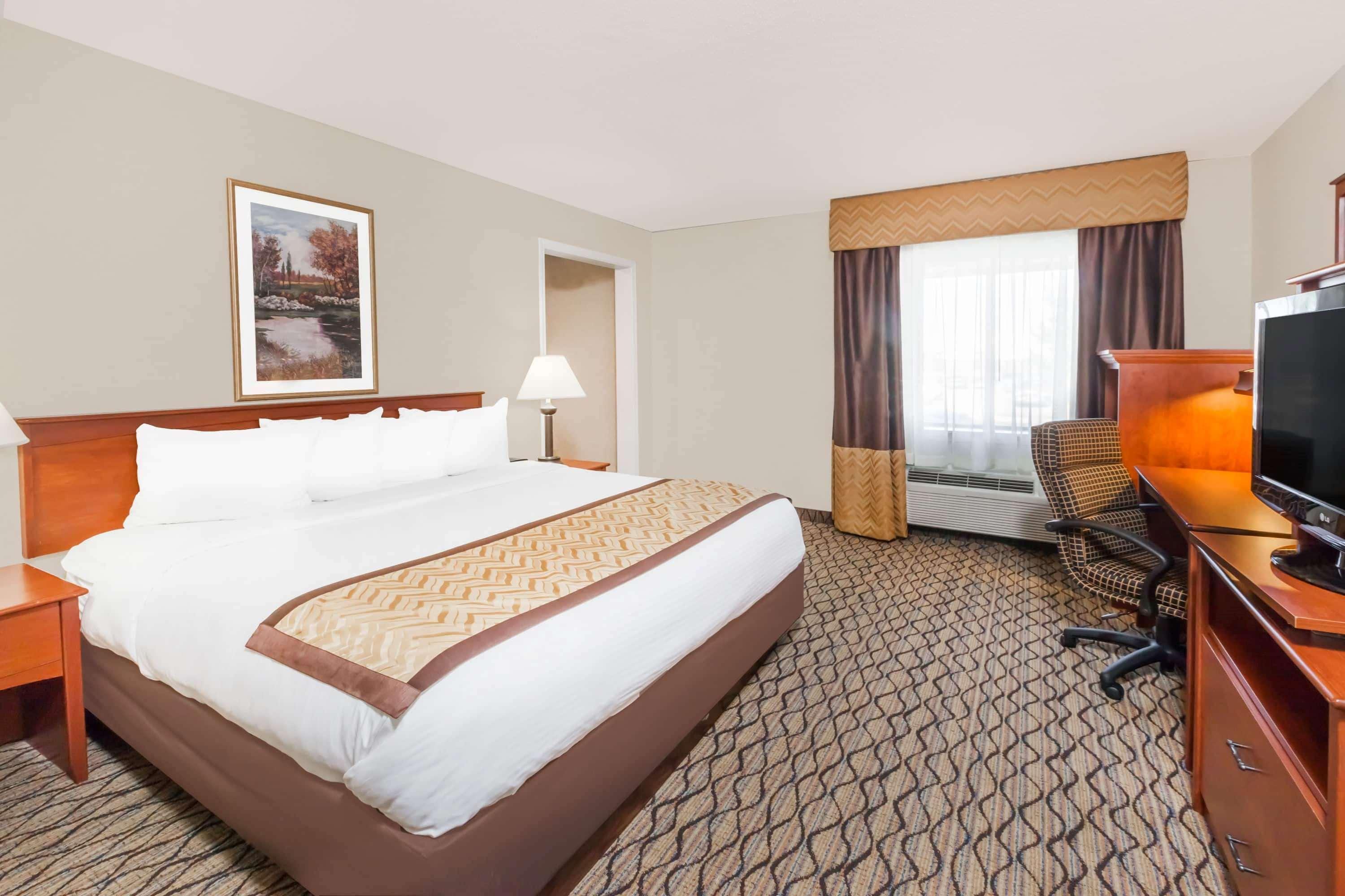 Baymont By Wyndham Grand Rapids Airport Hotel Cascade Екстериор снимка