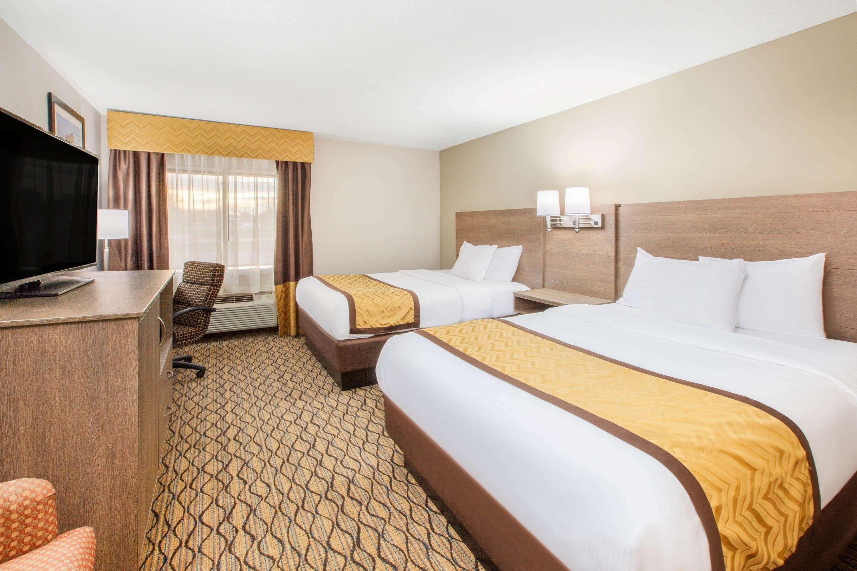 Baymont By Wyndham Grand Rapids Airport Hotel Cascade Екстериор снимка