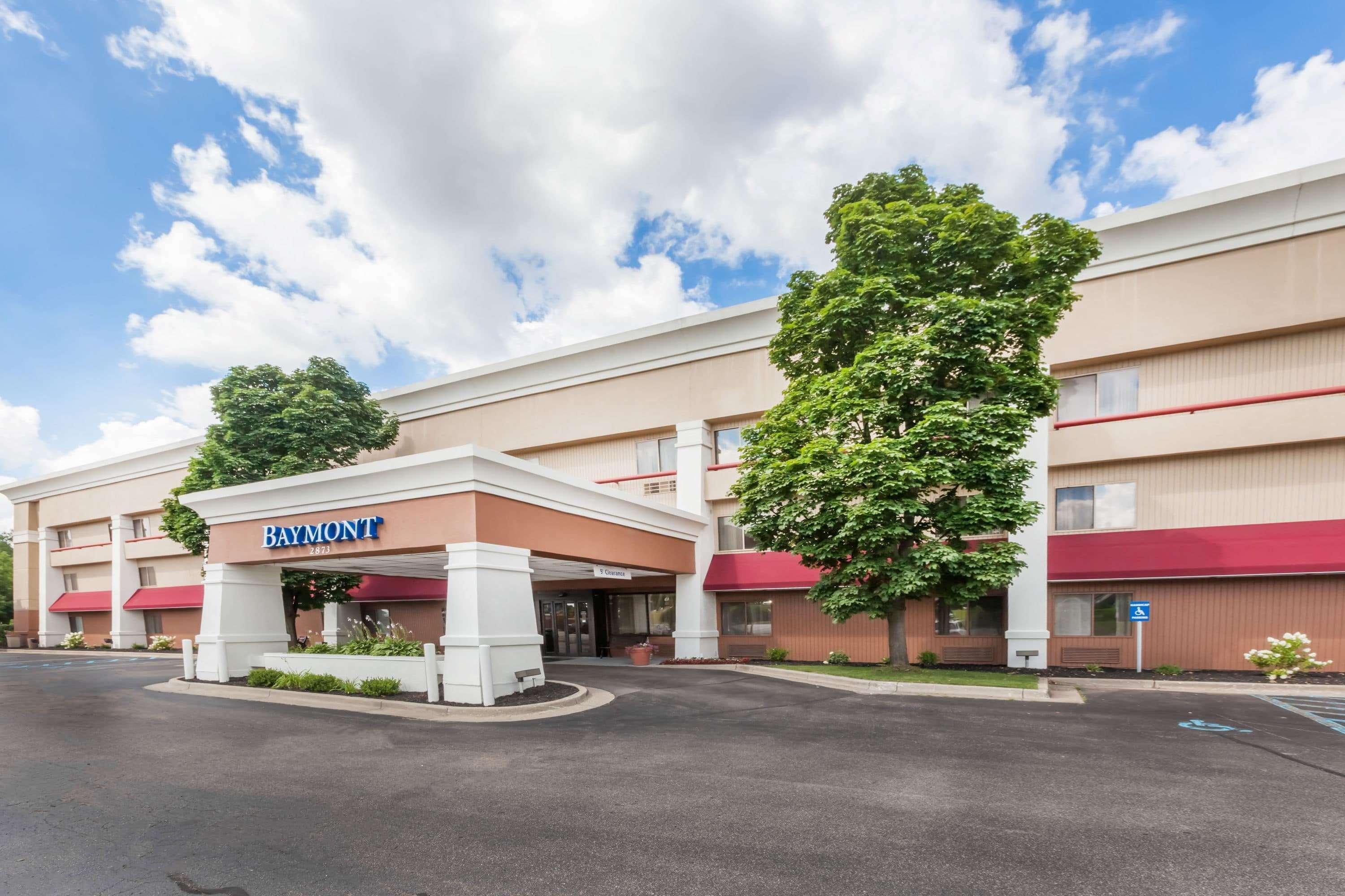 Baymont By Wyndham Grand Rapids Airport Hotel Cascade Екстериор снимка