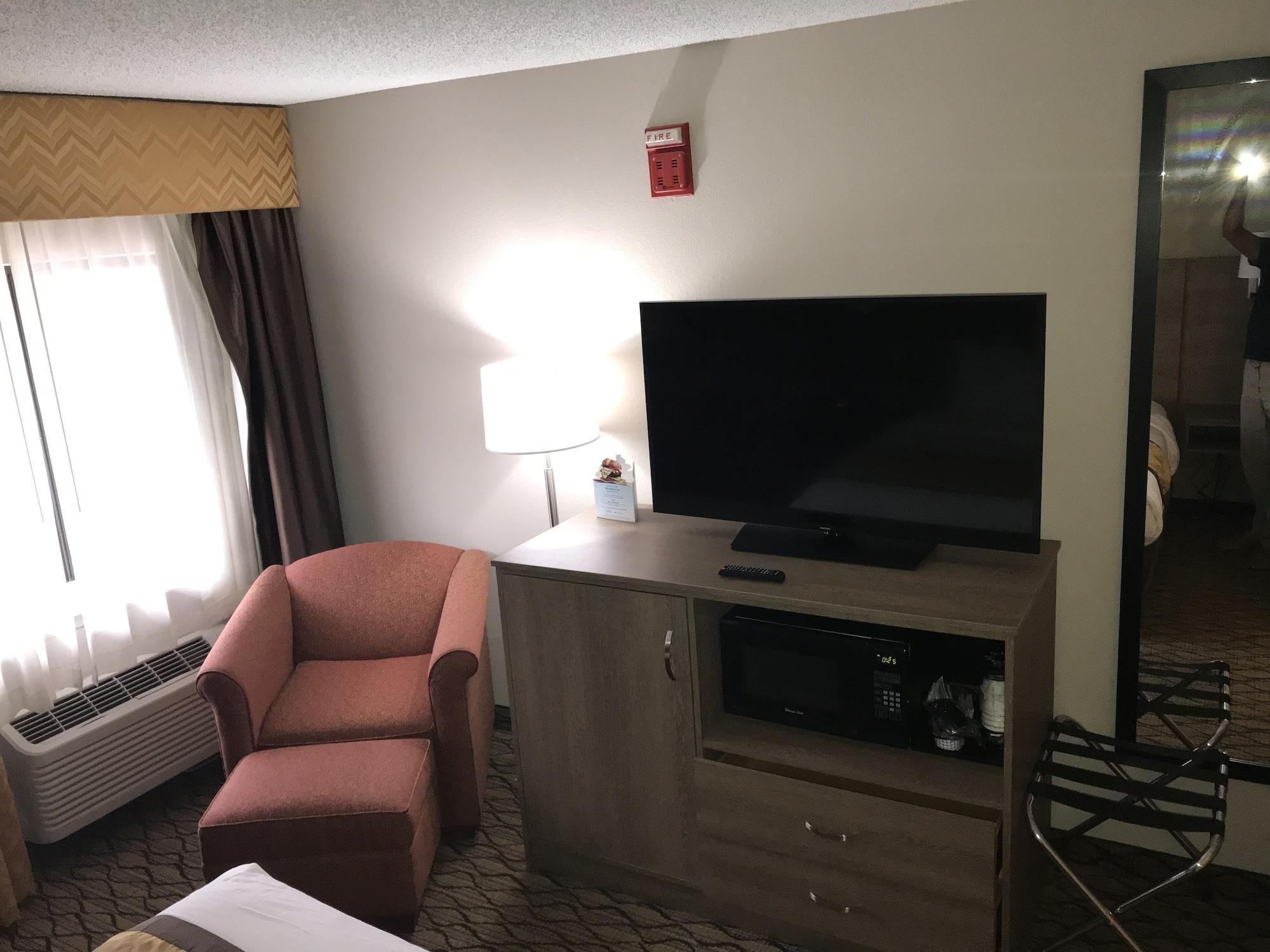 Baymont By Wyndham Grand Rapids Airport Hotel Cascade Екстериор снимка