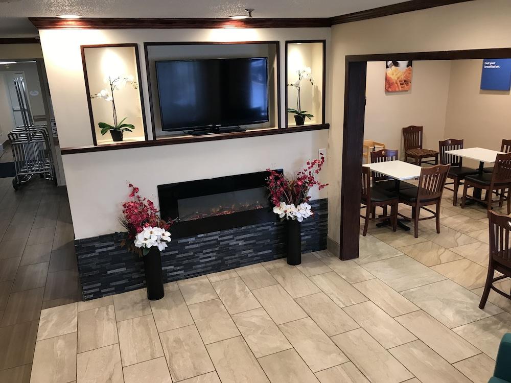 Baymont By Wyndham Grand Rapids Airport Hotel Cascade Екстериор снимка