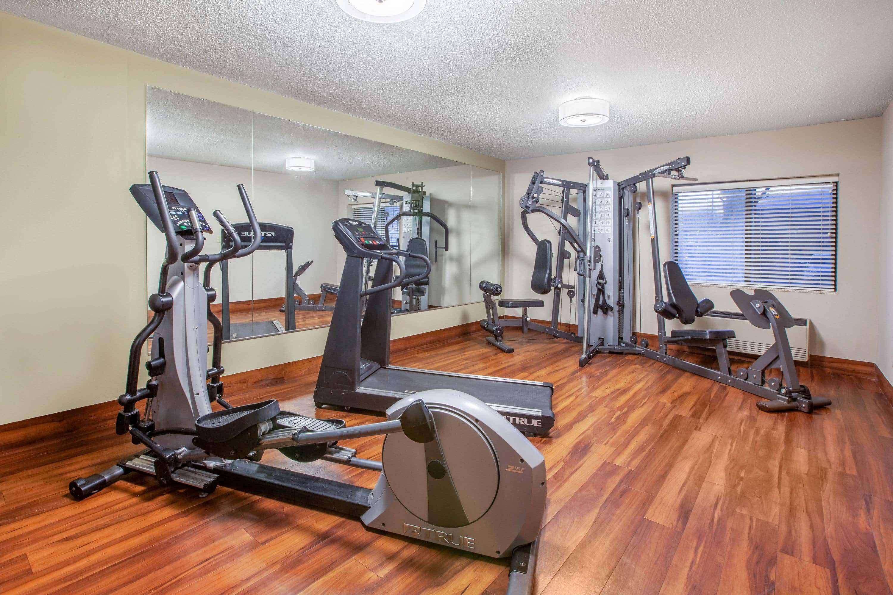Baymont By Wyndham Grand Rapids Airport Hotel Cascade Екстериор снимка