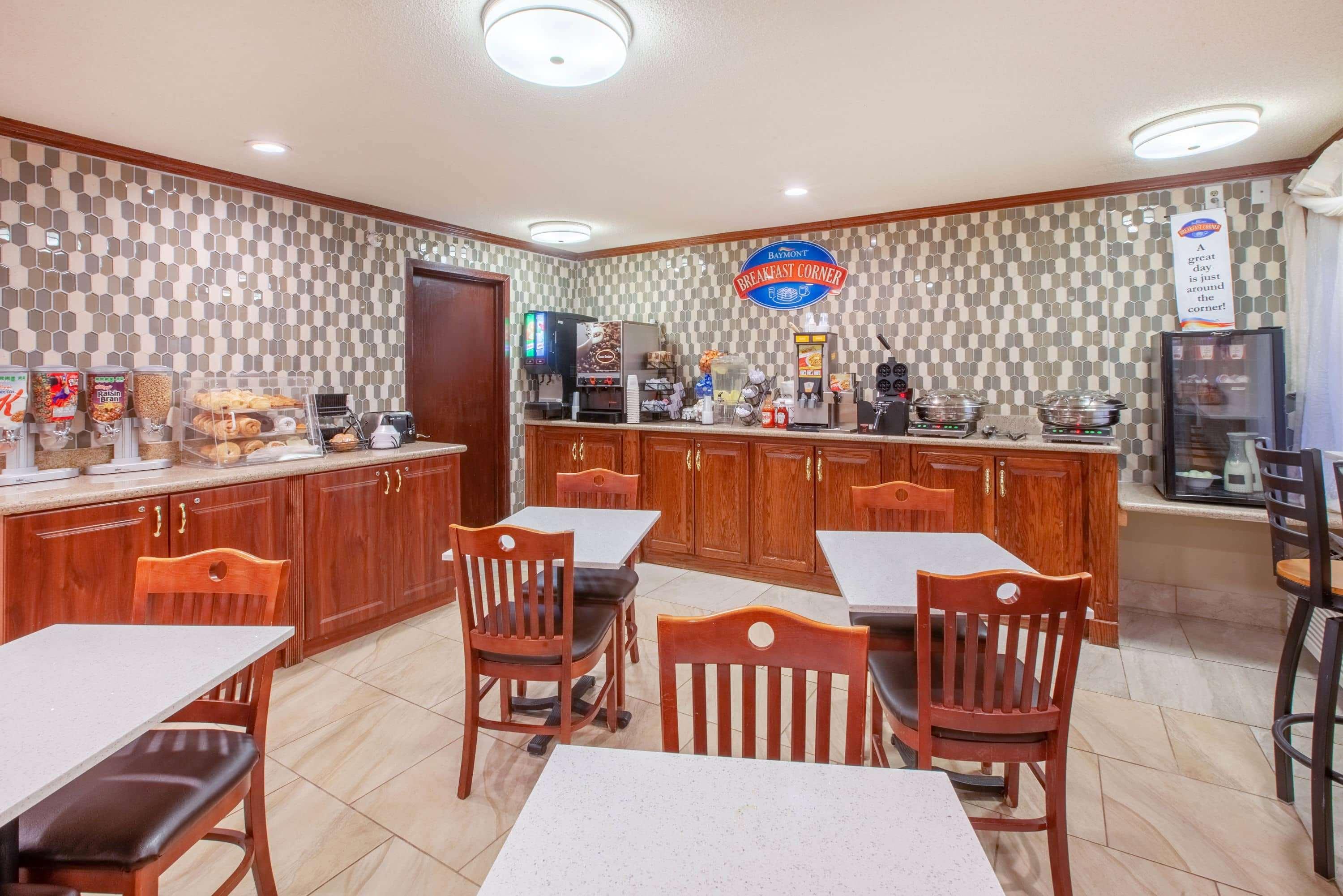 Baymont By Wyndham Grand Rapids Airport Hotel Cascade Екстериор снимка