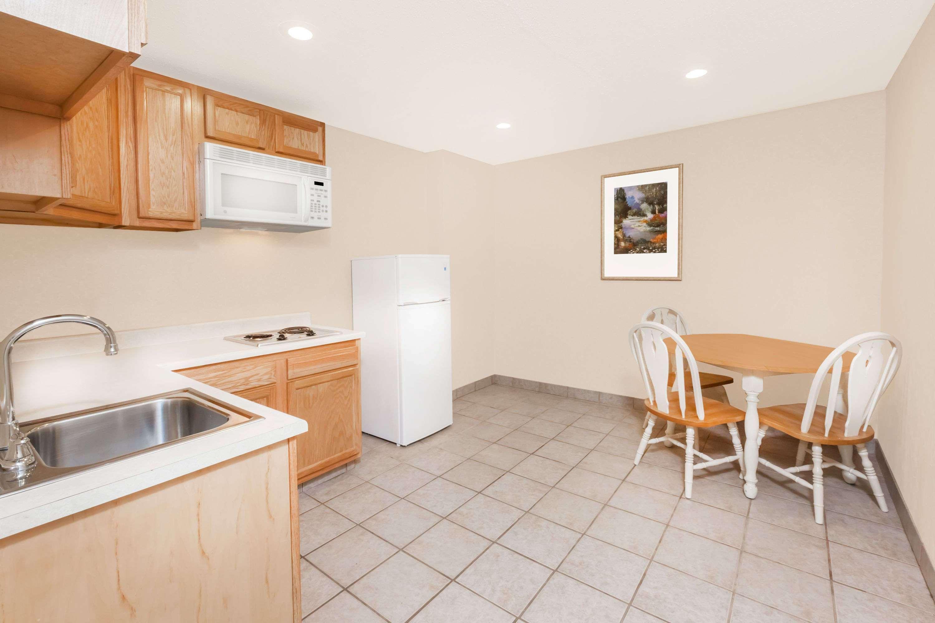 Baymont By Wyndham Grand Rapids Airport Hotel Cascade Екстериор снимка