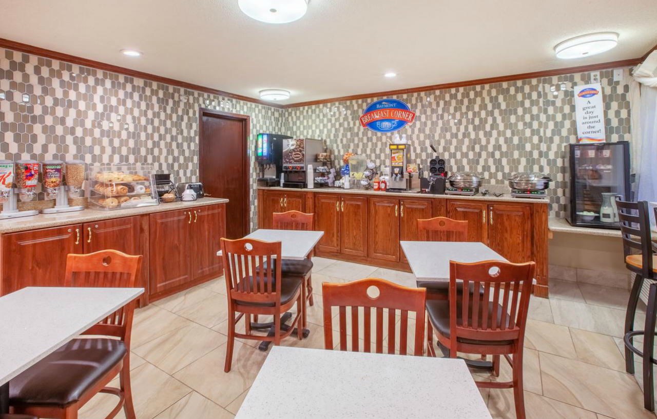 Baymont By Wyndham Grand Rapids Airport Hotel Cascade Екстериор снимка